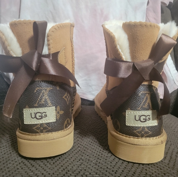 LOUIS VUITTON UGG BOOTS - Picture 1 of 5